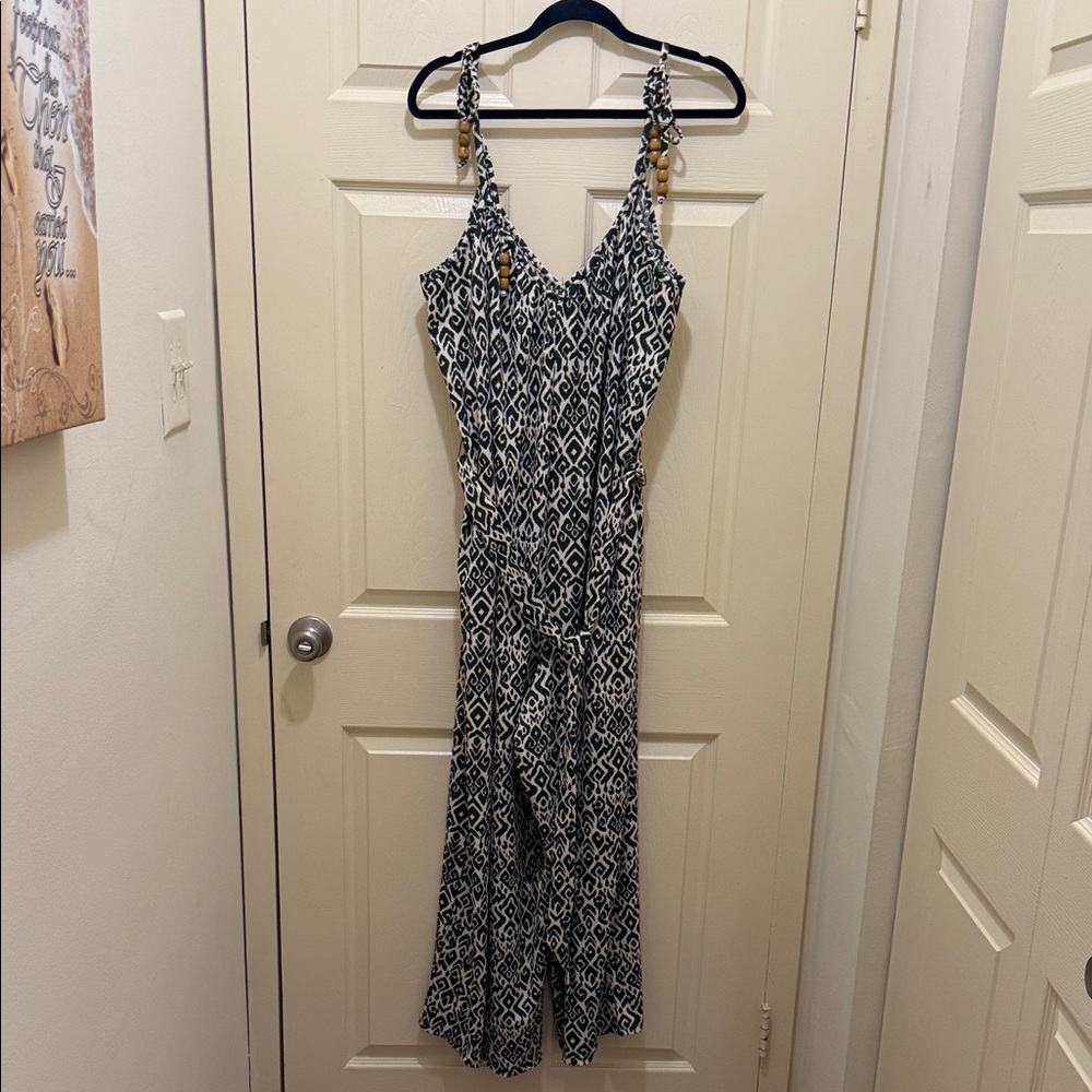 Women’s Black and White Printed Maxi Capri Jumpsuit